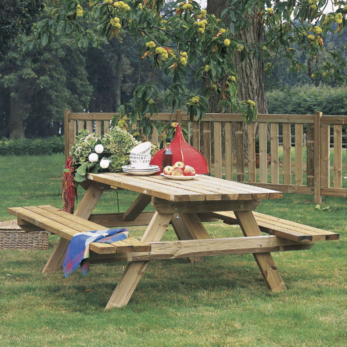 Tables de jardin en bois pour toute la famille à partir de 99